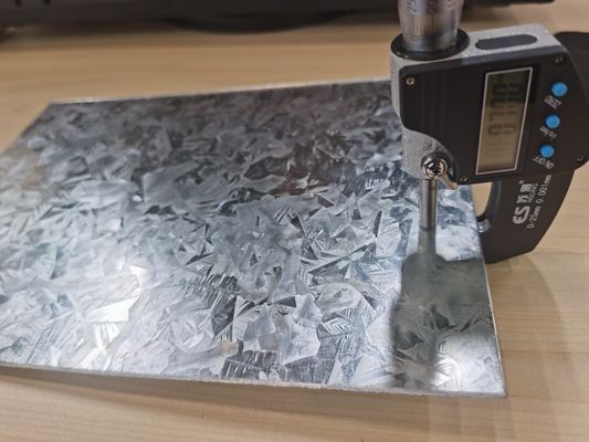20-275 г/м2 Цинковые покрытые оцинкованные стальные катушки SGCC DX51D GI Длина катушки по запросу клиента средний