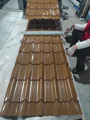 Длина 1000-5000 мм Ширина 750-1050 мм Покрытые цветные окрашенные пакеты Стандартный пакет для PPGI стальной оцинкованной кровельной плиты