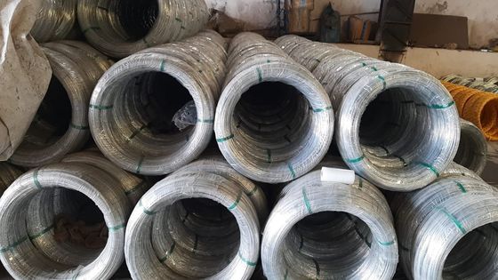 Несплавные проволока SAE1006 Закаленная стальная проволока Z35 в катушках для изготовления гвоздей Толерантность ±1% ±1% Толерантность