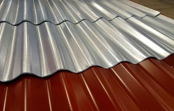 Услуга декоиллинга, предлагаемая для Z20 Z30 Z60 Z275 20 Gauge PPGI Предварительно окрашенный оцинкованный гофрированный крышный лист цветный покрытый стальной лист