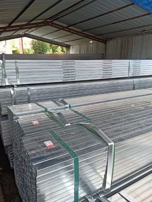Регулярный Spangle Z20 Q235 Q345 Низкоуглеродный предварительно покрытый оцинкованный квадратный труб для клиентов Образцы Цвет по доступной цене